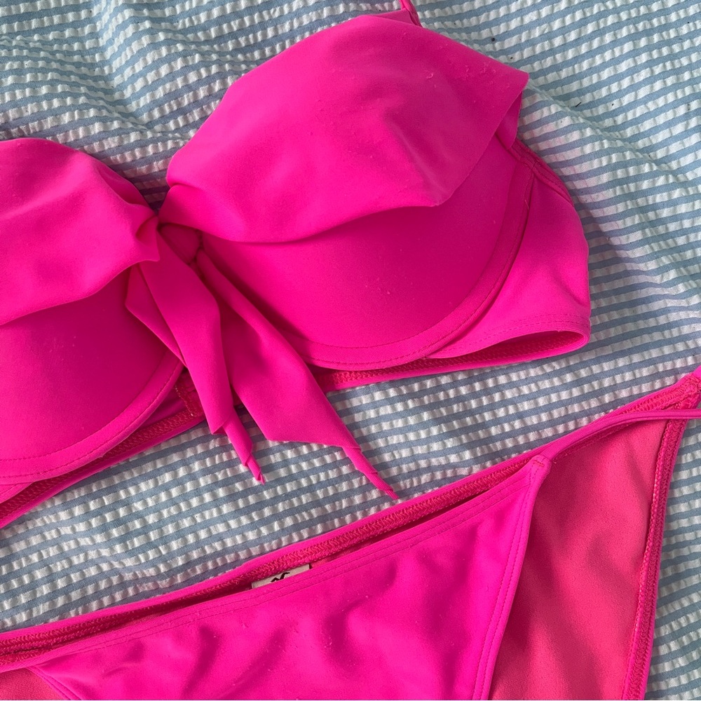 HOLLISTER RUFFLE BIKINI SET - Picture 2 of 5